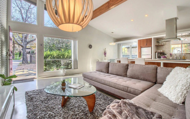Travis Heights Modern I