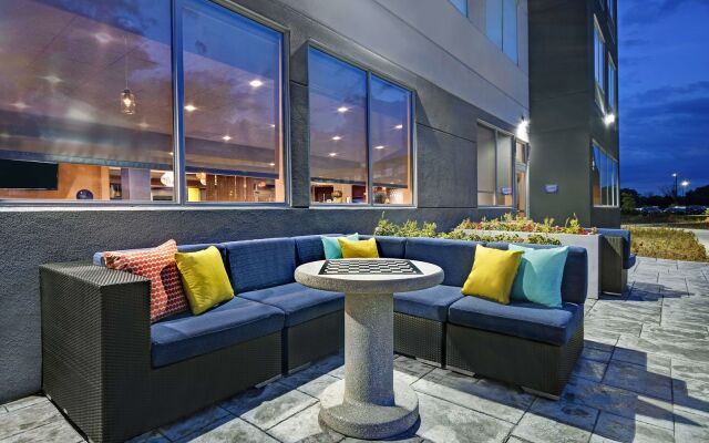 Tru by Hilton Monroe