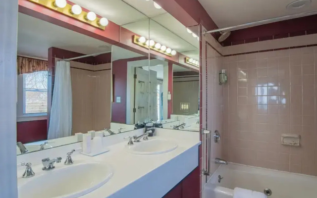 The Yankee Clipper Inn