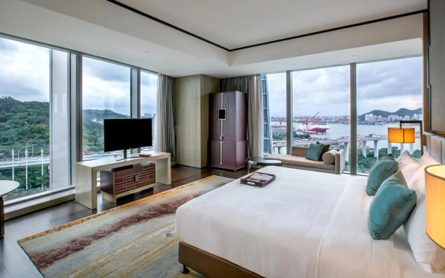 HUALUXE Xiamen Haicang Harbour View by IHG