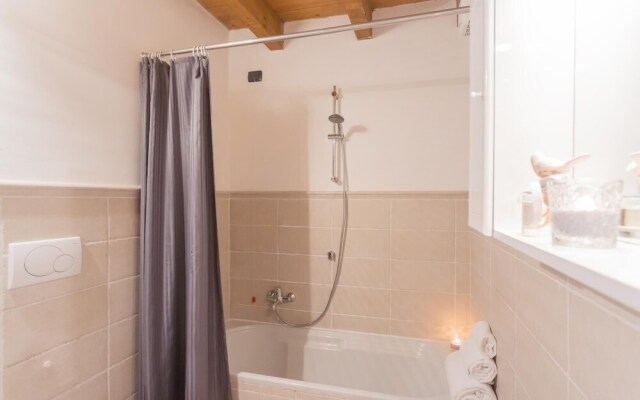 Luini 7 in Como With 2 Bedrooms and 1 Bathrooms