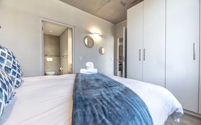 C502 Woodstock Quarters with Pool & Gym