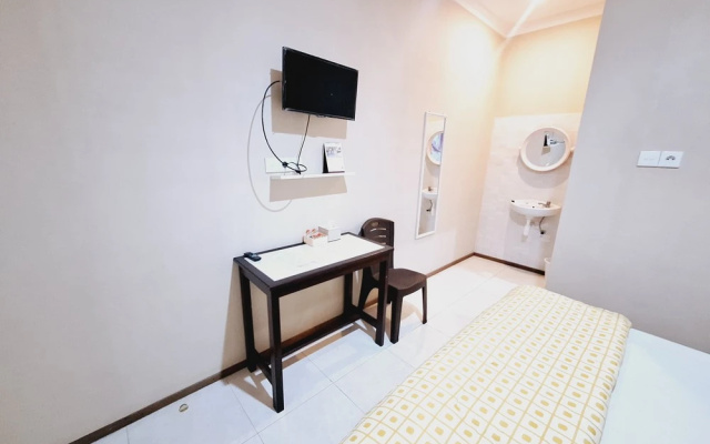 Urbanview Roemah Tanjung Blitar