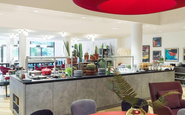 Holiday Inn — the niu, Franz Vienna