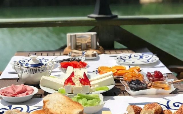 Sweet Home River Hotel