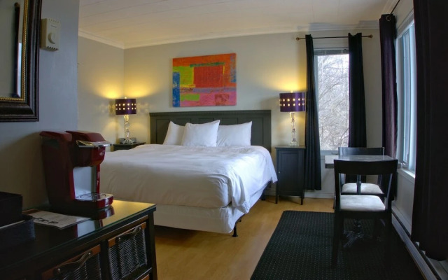 The Water's Edge Inn