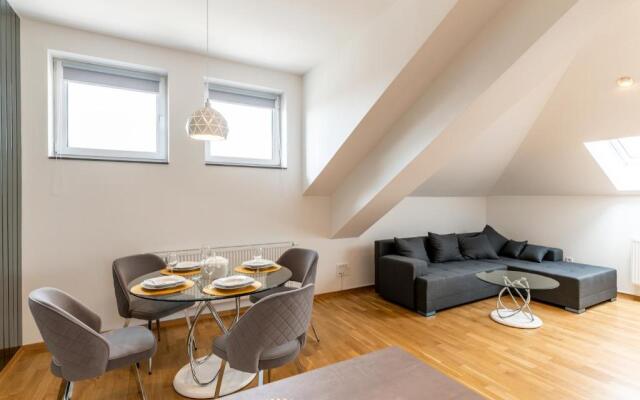 Apartments Adversarium