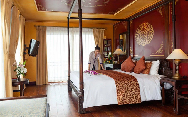 Heritage Line Violet Cruise-Ha Long Bay and Lan Ha