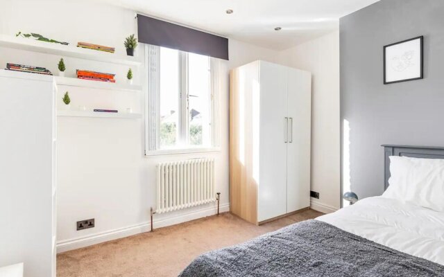 Charming 3-bed Apartment in London