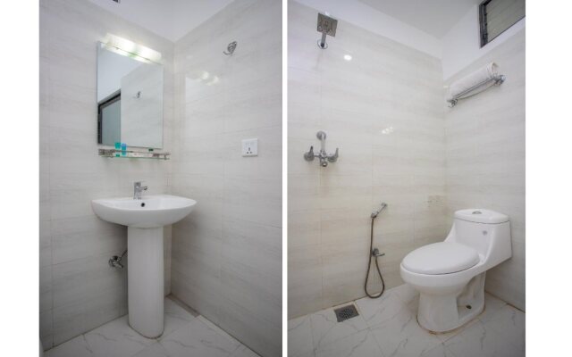 OYO 136 Hotel Om Plaza