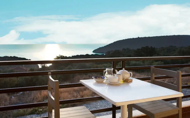 Family Vacation home with Views in Heart of Mani