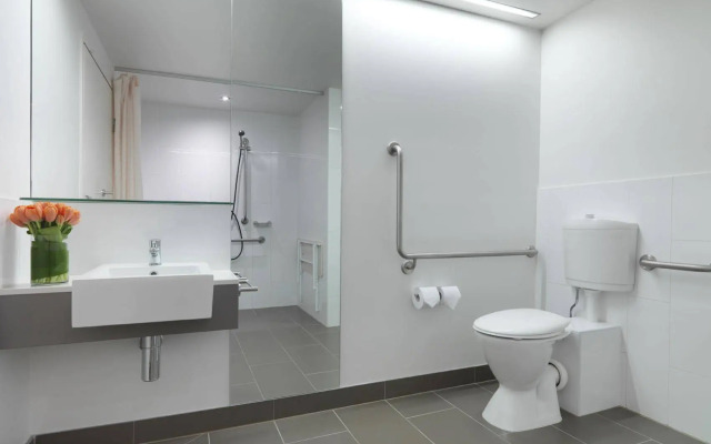 Travelodge Hotel Melbourne Docklands
