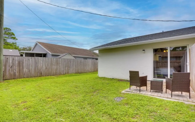 Pet-friendly Jupiter Townhome, 6 Mi to Beaches!