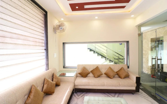 OYO 22356 Heaven Grand