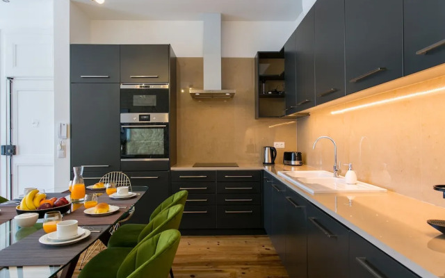 JOIVY Gorgeous 3BR home w/balcony nearby Time Out Market