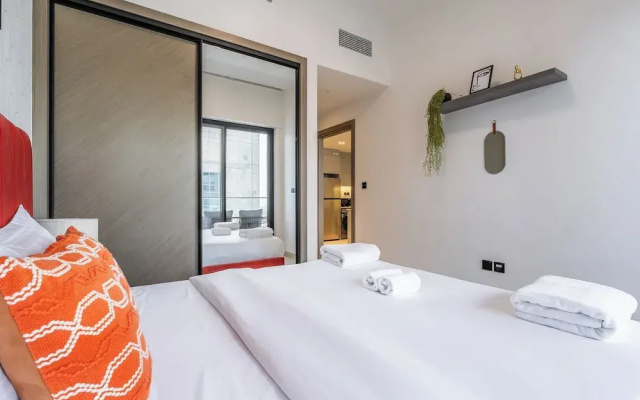 Jaw-Dropping Canal Views From This Stylish Condo