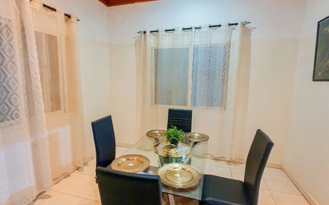 The Retreat Emerald Apartments Close to the Beach