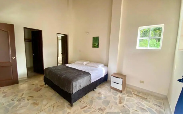 Casa con parking y terraza en sector exclusivo