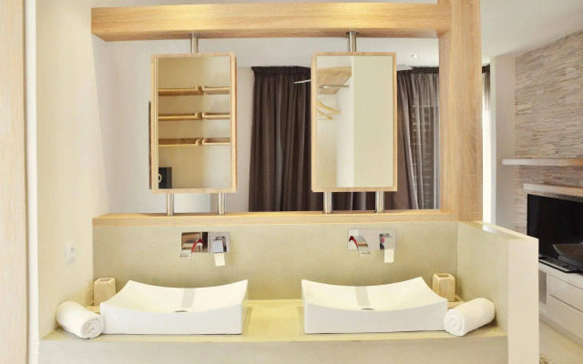 Clos du Littoral by Fine and Country