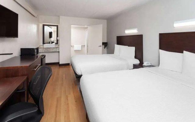 Travelodge by Wyndham Peoria