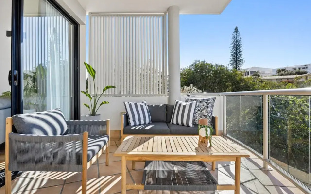 Pristine 2-bed Apartment With Pool and Balcony