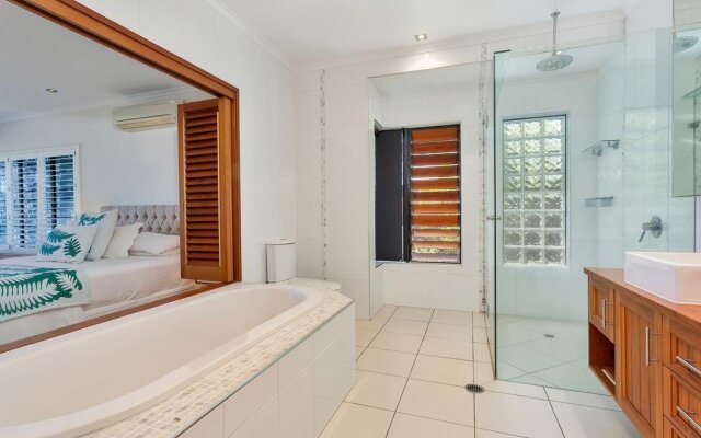 Seascape Luxury Beachfront Holiday House