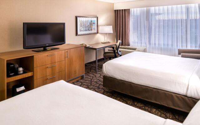 Holiday Inn Hotel & Suites Warren, an IHG Hotel