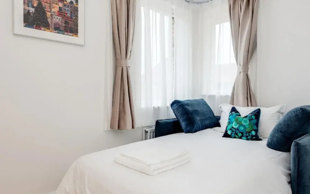 Tranquil 4-bed Oasis Modern Chic