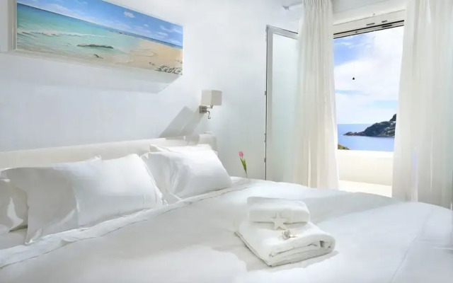 Luxurious 7 Bedroom Villa in Fokos Beach
