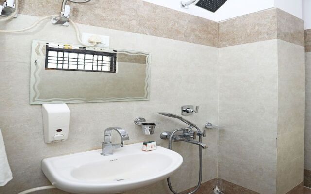 OYO 13493 Hotel Vridhi Inn