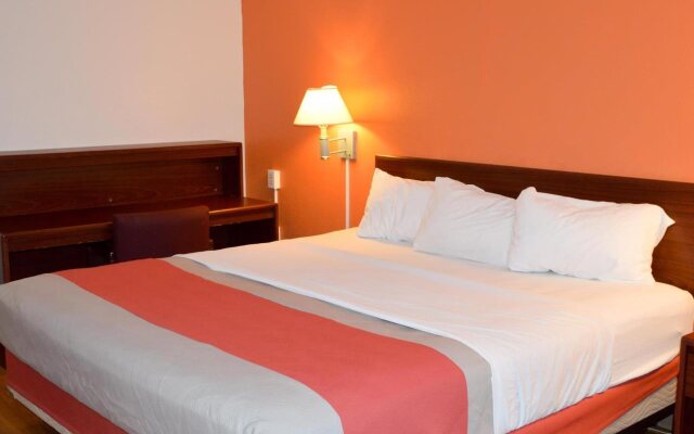 Super 7 Inn Tupelo