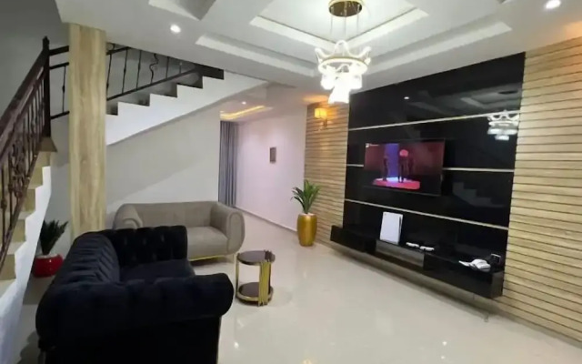Sound View Lounge and Apartments