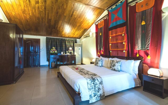 Red Hibiscus Hotel