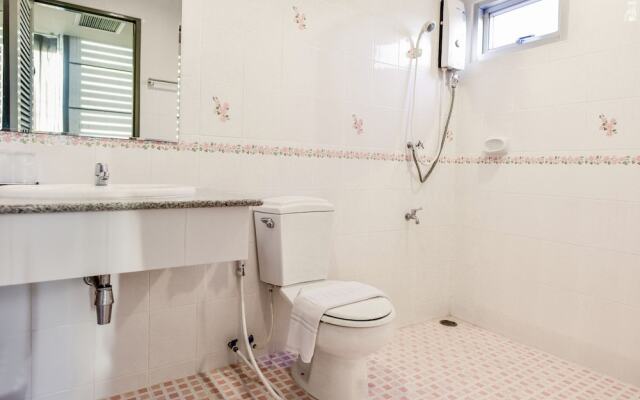 Baan Poemsuk by OYO Rooms