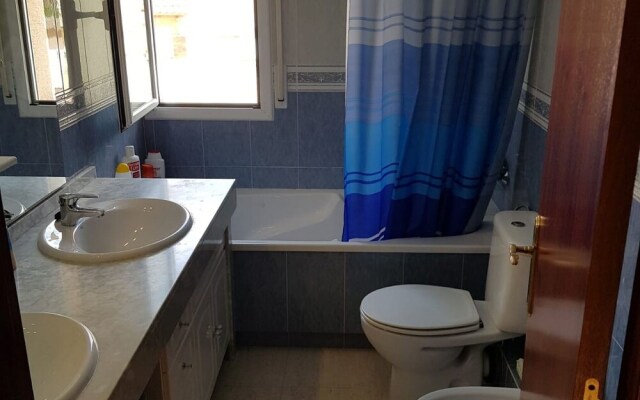 Lovely Holiday Home in Fràncas with Hot Tub