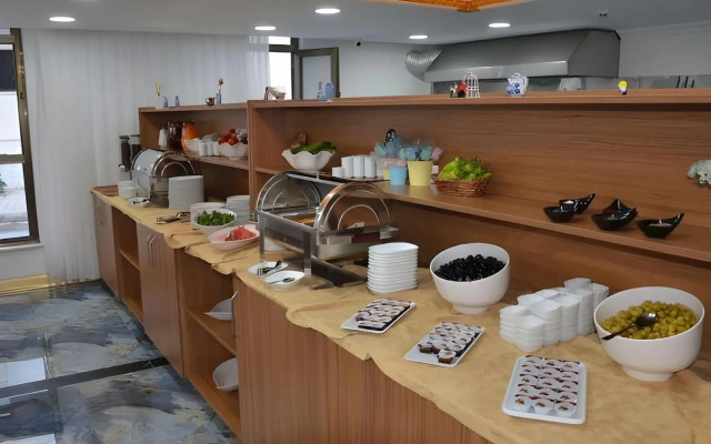 Piyes Otel