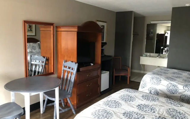 The Tompkinsville Inn