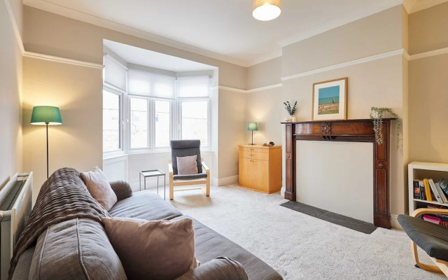 Host Stay Bristol Avenue