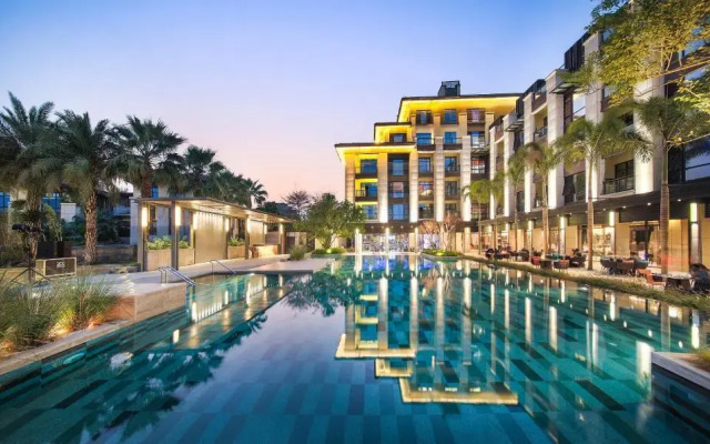 Lujiang Mega Hotel