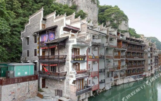 Wushi Ju | Zhenyuan Ancient Town Riverside Homestay