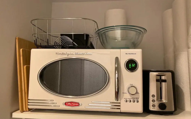 Gorgeous Studio in Beverly Boulevard! Sleeps 4!