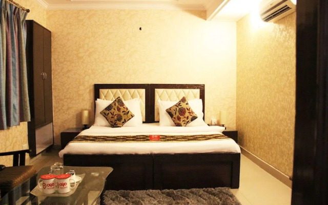 OYO 2407 Hotel Gera's M1
