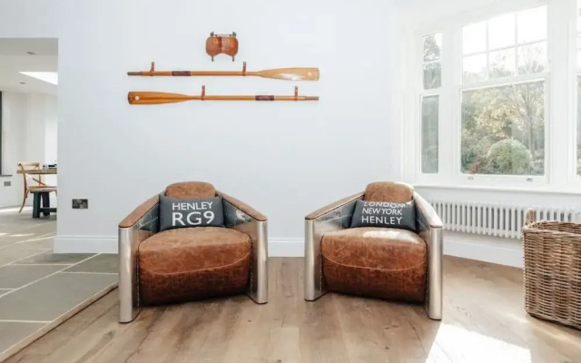 Woodvale Retreat - Sleeps 20