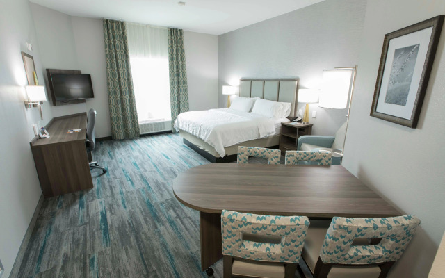 Magnolia Bay Hotel & Suites