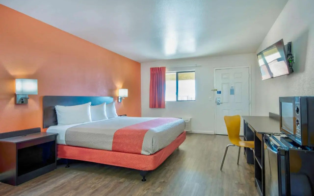 Super 8 Santa Nella Ca