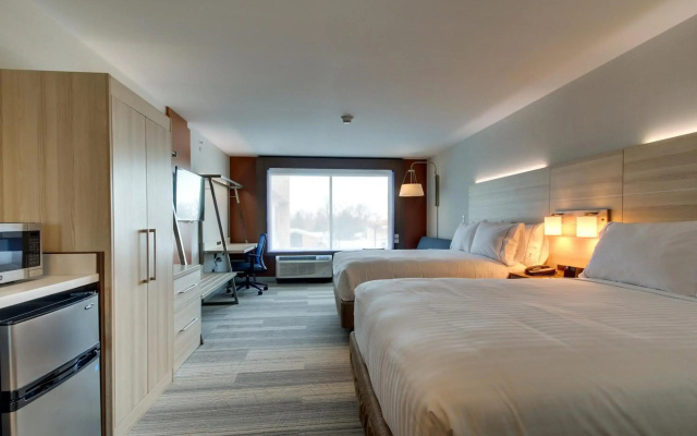 Holiday Inn Express & Suites Galesburg by IHG