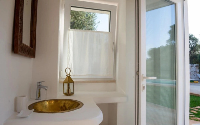 Traditional Trullo la Specchia