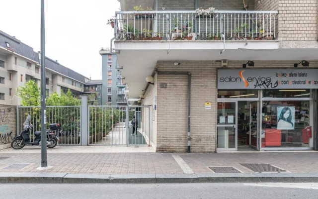 Pasteur Modern Studio with Terrace!