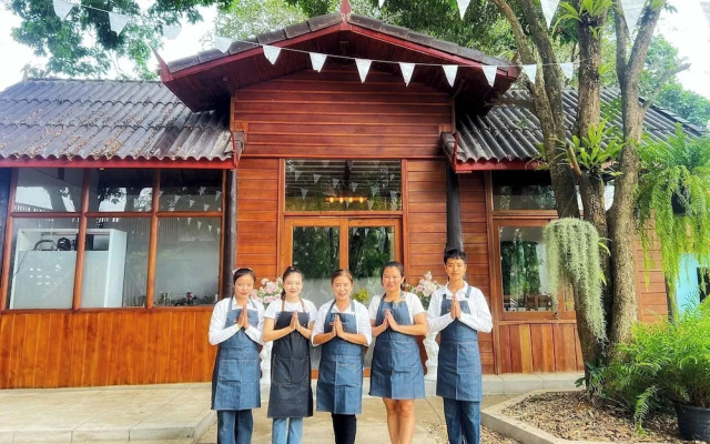 Inthawa Resort (Feuang, Laos)