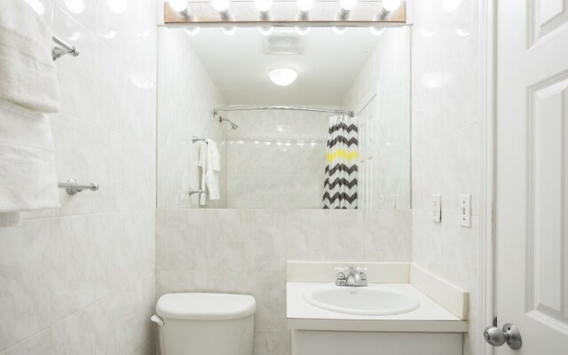 Premier Theater District Suites by Sonder